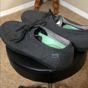 Men’s reef shoes size 11